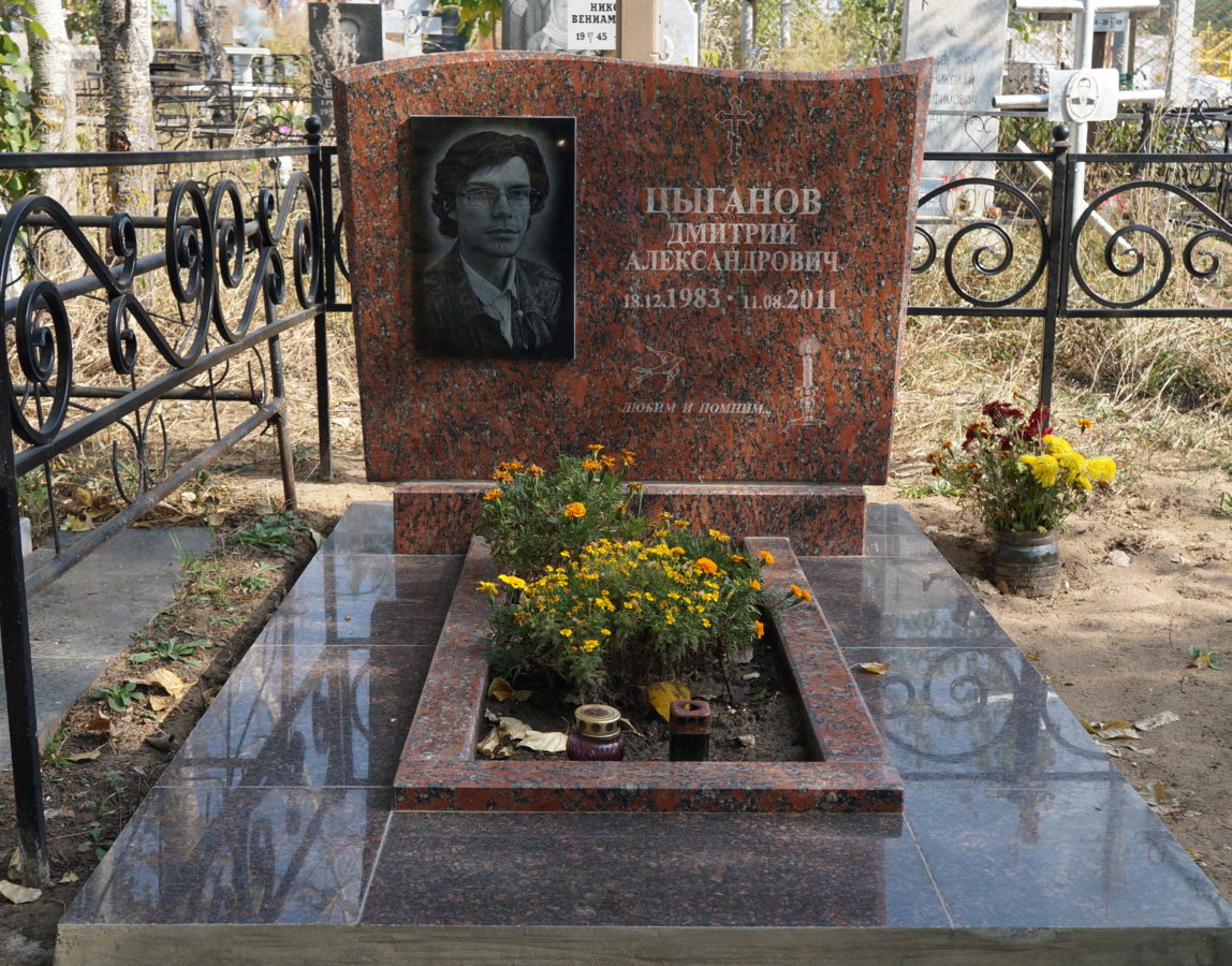 Заказать памятник зимой дешевле