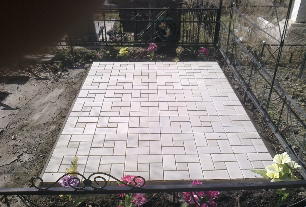 плитка для благоустройства могилы